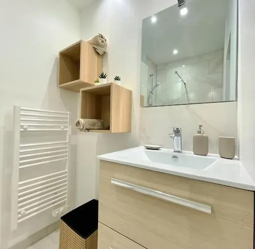 Le Cabrol Hyper Centre Wifi 1er Etage 아파트 *